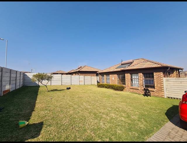 3 BEDROOM HOUSE FOR SALE IN THATCH HILL ESTATE